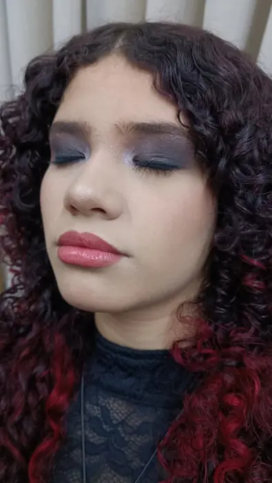 Maquiagem para debutante com acabamento delicado e fotogr&aacute;fico